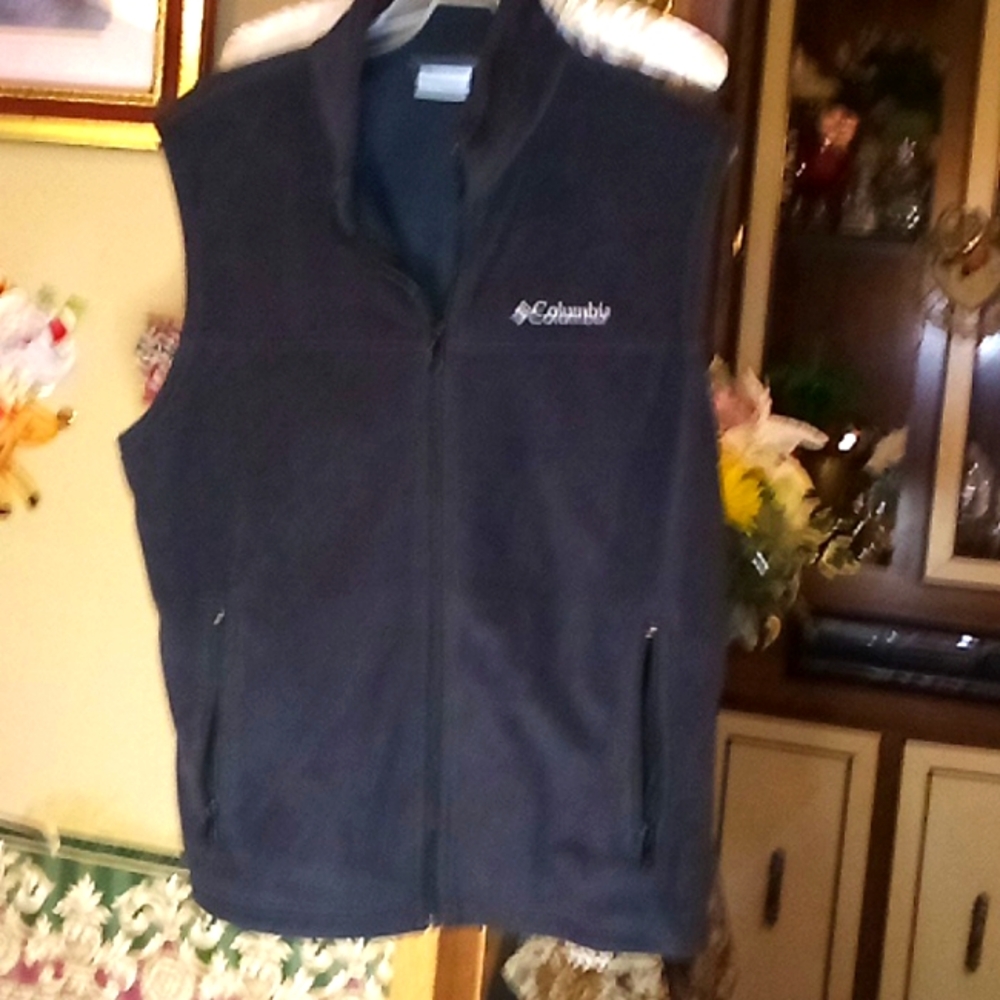 Colombia zip up Vest size Medium